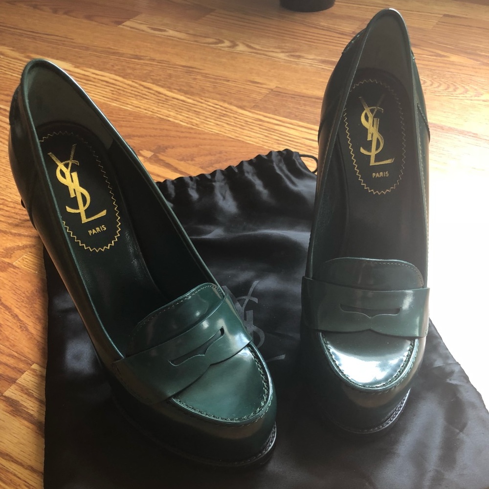 Yves Saint Laurent Tribute Pump